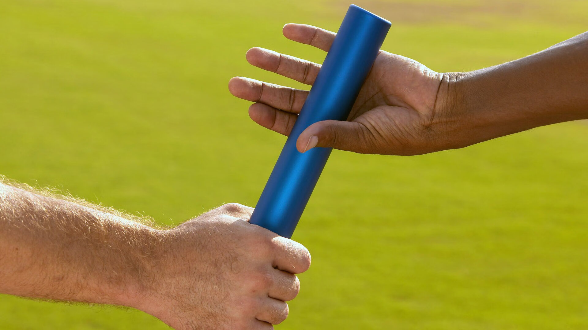 女篮国家队开展防守协作专项训练强化防守体系，女生篮球防守技巧